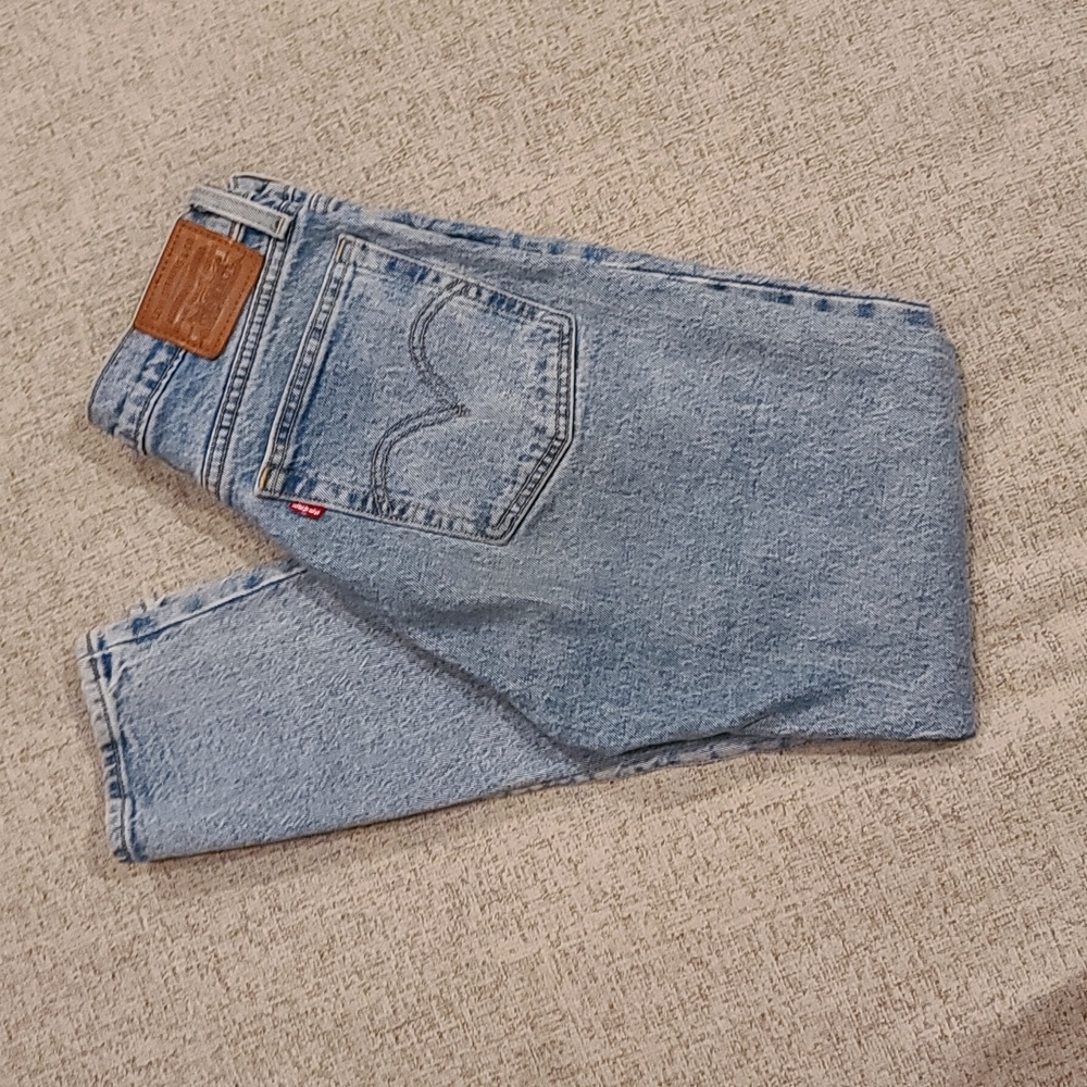 Levi's Wedgie fit mid rise crop jeans